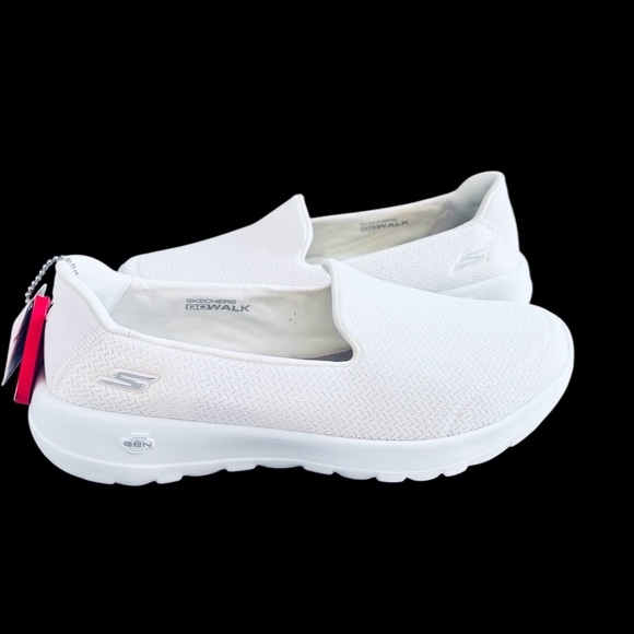 Skechers Shoes - Skechers GOWALK NWT White GOGA MAX 9.5W